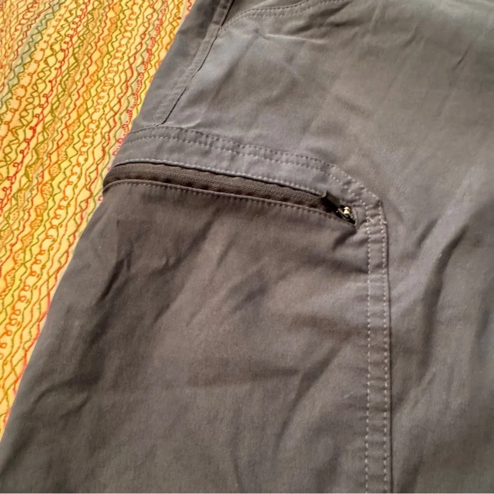Eddie Bauer Men's Rainier Shorts Size 32 Grey